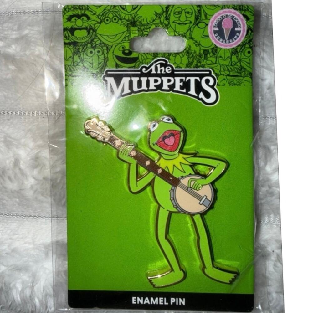 Disney PALM Muppets Muppet Kermit Frog playing banjo  Pin Pink Al A Mode